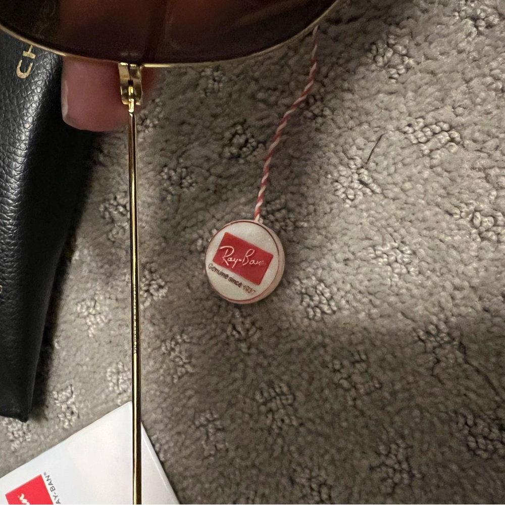 Ray-Ban Women’s Aviator Sunglasses - Picture 5 of 6